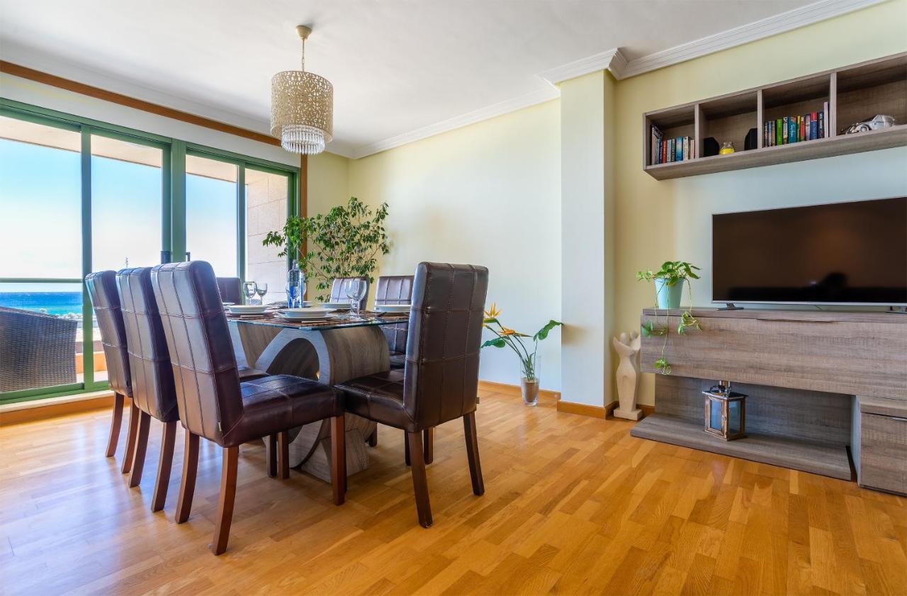 Sands- Seafront - Sea Views - Private Underground Parking Apartamento *