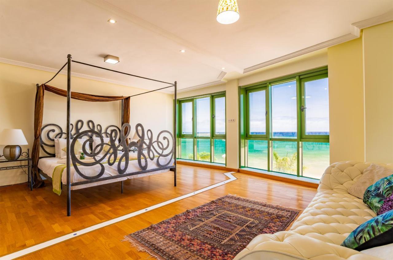 Sands- Seafront - Sea Views - Private Underground Parking Apartamento *