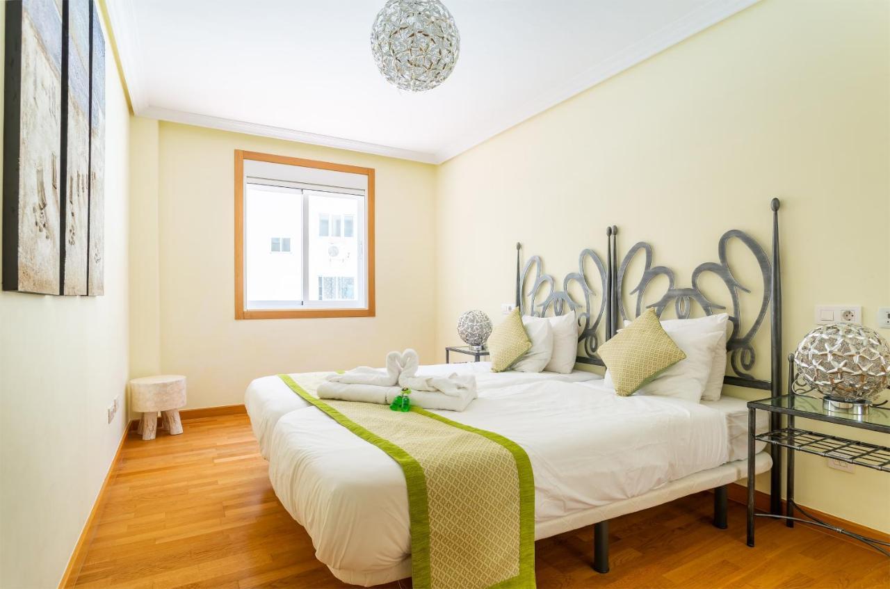 Sands- Seafront - Sea Views - Private Underground Parking Apartamento