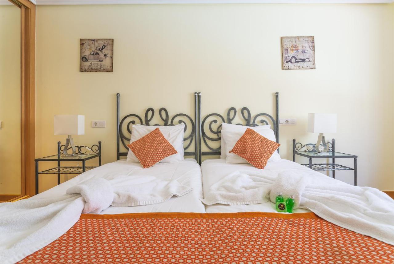Sands- Seafront - Sea Views - Private Underground Parking Apartamento