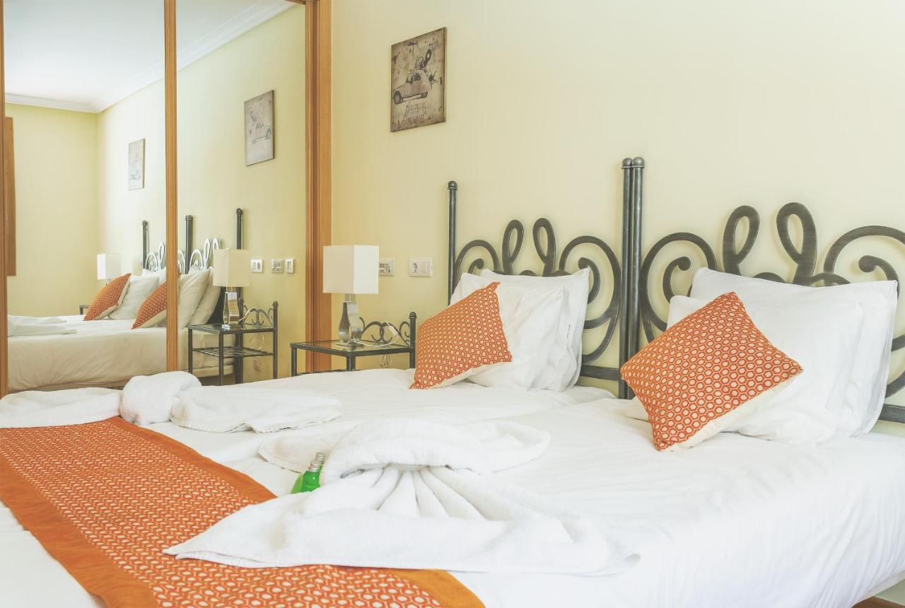 Sands- Seafront - Sea Views - Private Underground Parking Apartamento *
