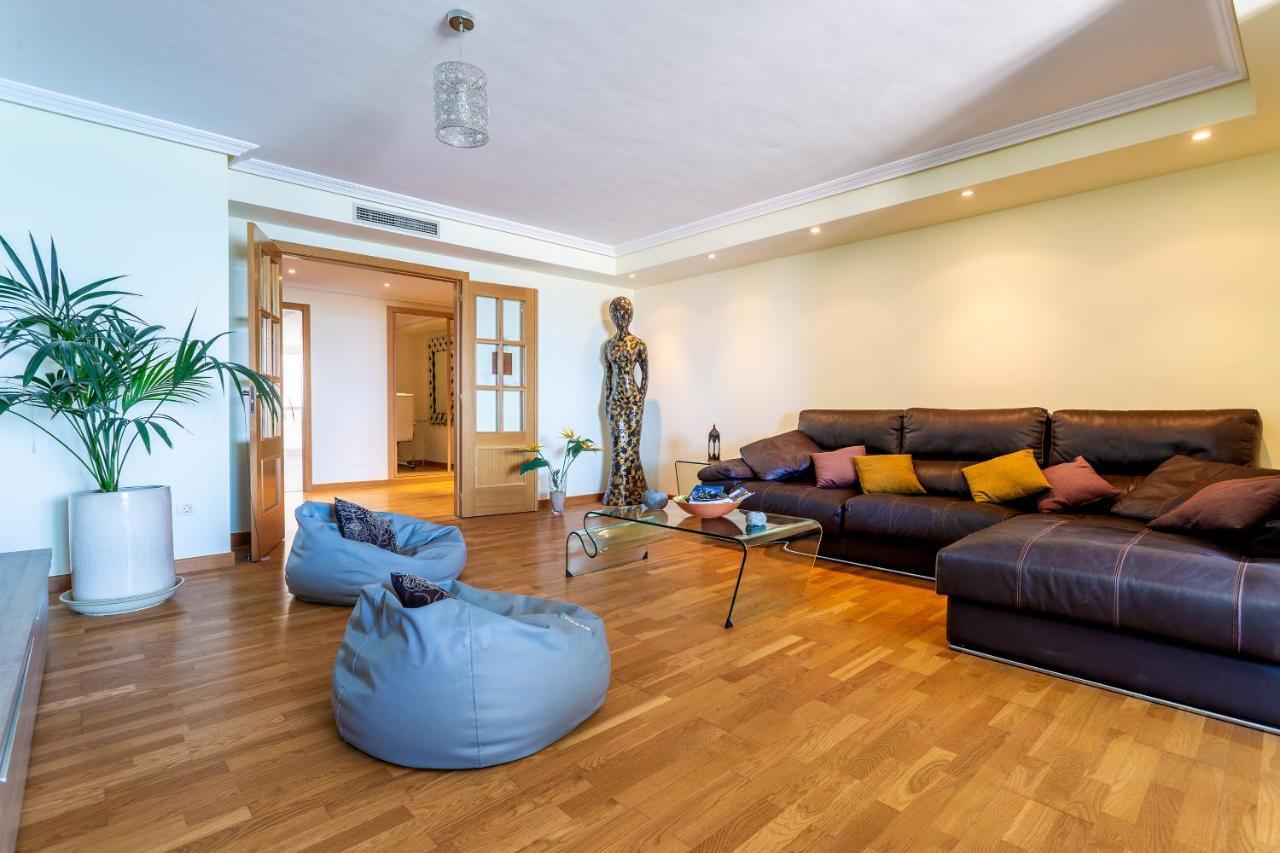 Sands- Seafront - Sea Views - Private Underground Parking