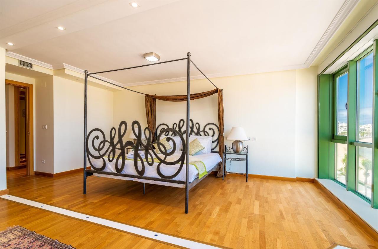Apartment Sands- Seafront - Sea Views - Private Underground Parking