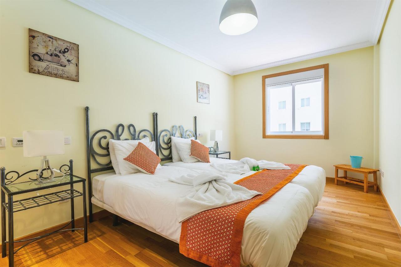 Sands- Seafront - Sea Views - Private Underground Parking Apartment *