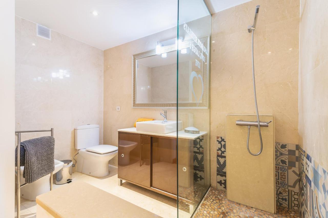 Sands- Seafront - Sea Views - Private Underground Parking Apartment *
