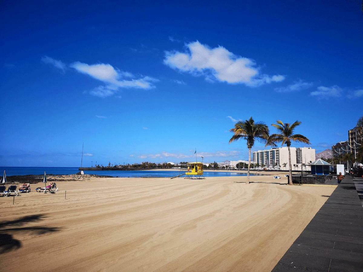 Sands- Seafront - Sea Views - Private Underground Parking Apartment